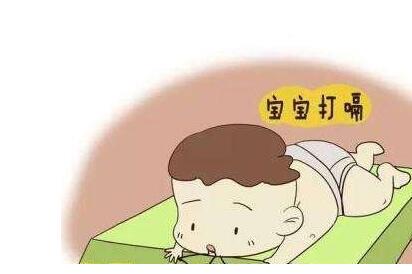 新生儿打嗝 帮新生儿拍嗝的正确姿势